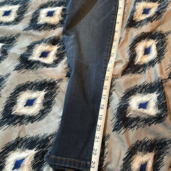 Slim fitting capri - Picture 6 of 6